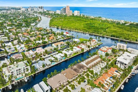 Touwnhouse à vendre à Fort Lauderdale, Floride: 3 chambres, 299.24 m2 № 2416215 - photo 27