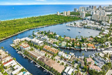 Touwnhouse à vendre à Fort Lauderdale, Floride: 3 chambres, 299.24 m2 № 2416215 - photo 2
