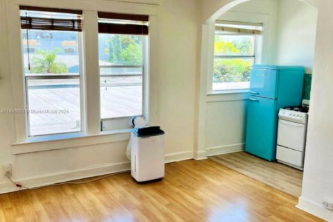 Студия в кондо в Майами-Бич, Флорида № 2022308