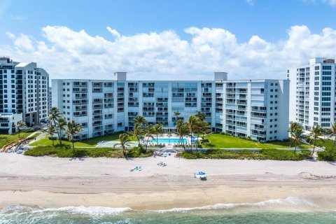 Condo in Highland Beach, Florida, 2 bedrooms  № 1118666 - photo 1