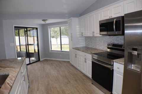 Villa ou maison à vendre à Spring Hill, Floride: 2 chambres, 141.21 m2 № 2420082 - photo 5