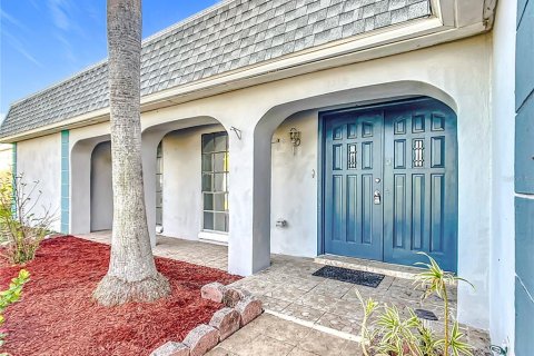 House in Holiday, Florida 3 bedrooms, 141.12 sq.m. № 2112737 - photo 3