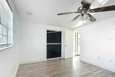 House in Holiday, Florida 3 bedrooms, 141.12 sq.m. № 2112737 - photo 18