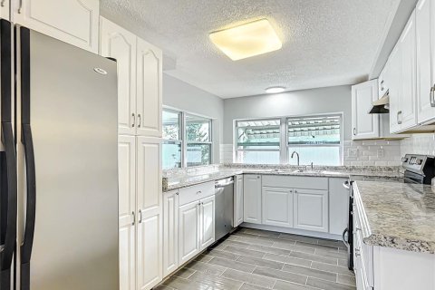 House in Holiday, Florida 3 bedrooms, 141.12 sq.m. № 2112737 - photo 6