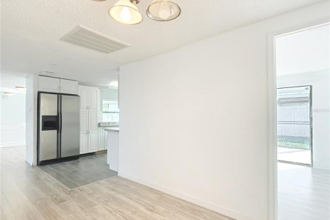 House in Holiday, Florida 3 bedrooms, 141.12 sq.m. № 2112737 - photo 16