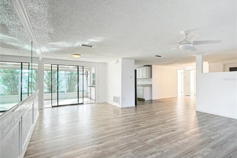 House in Holiday, Florida 3 bedrooms, 141.12 sq.m. № 2112737 - photo 13