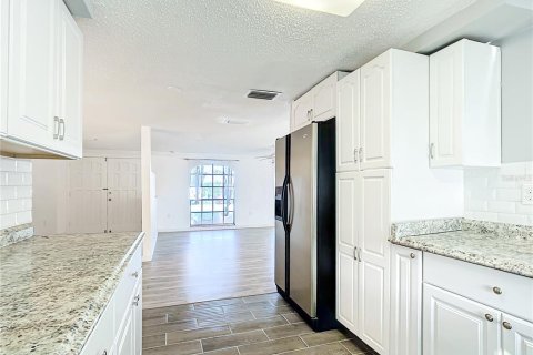 House in Holiday, Florida 3 bedrooms, 141.12 sq.m. № 2112737 - photo 9
