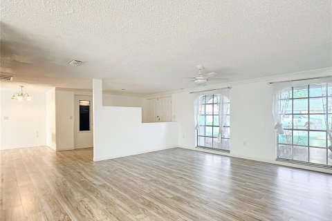 House in Holiday, Florida 3 bedrooms, 141.12 sq.m. № 2112737 - photo 11