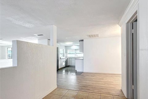 House in Holiday, Florida 3 bedrooms, 141.12 sq.m. № 2112737 - photo 4
