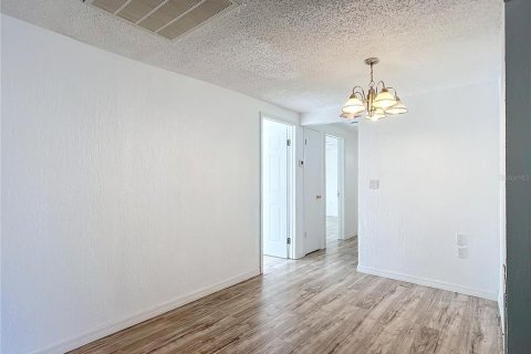 House in Holiday, Florida 3 bedrooms, 141.12 sq.m. № 2112737 - photo 14
