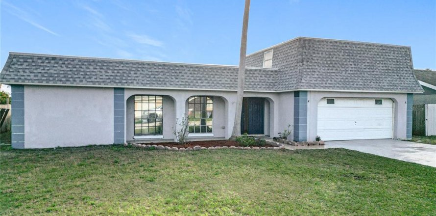 House in Holiday, Florida 3 bedrooms, 141.12 sq.m. № 2112737