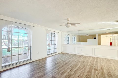 House in Holiday, Florida 3 bedrooms, 141.12 sq.m. № 2112737 - photo 10