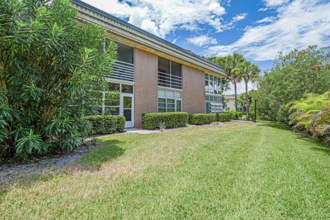 Condo in Vero Beach, Florida, 1 bedroom № 2191119 - photo 19