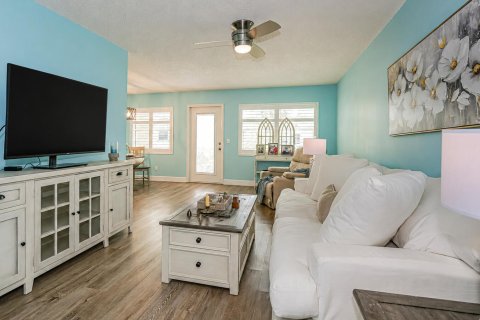 Condo in Vero Beach, Florida, 1 bedroom № 2191119 - photo 8