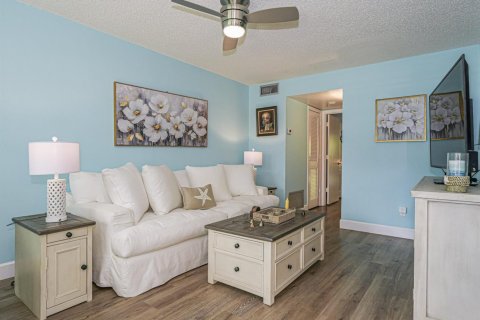 Condo in Vero Beach, Florida, 1 bedroom № 2191119 - photo 7