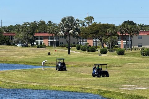 Condo in Vero Beach, Florida, 1 bedroom № 2191119 - photo 25