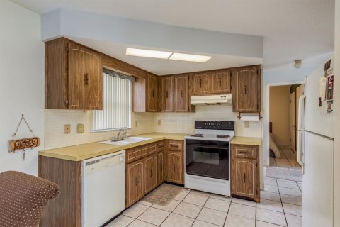 House in Port Richey, Florida 2 bedrooms, 98.1 sq.m. № 1898569 - photo 11