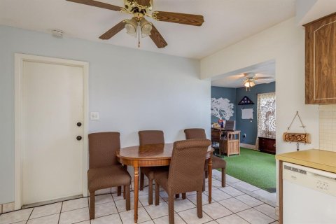 House in Port Richey, Florida 2 bedrooms, 98.1 sq.m. № 1898569 - photo 10