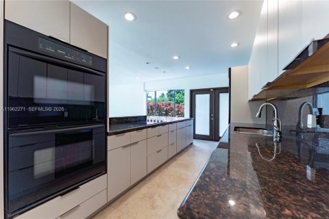 Снять в аренду виллу или дом в Халландейл-Бич, Флорида 3 спальни, 255.76м2, № 2025081 - фото 17