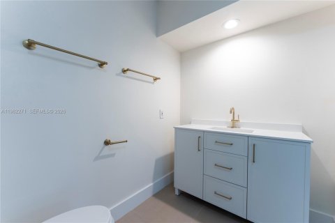 Снять в аренду виллу или дом в Халландейл-Бич, Флорида 3 спальни, 255.76м2, № 2025081 - фото 23