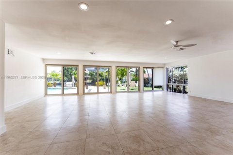 Снять в аренду виллу или дом в Халландейл-Бич, Флорида 3 спальни, 255.76м2, № 2025081 - фото 10