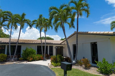 Снять в аренду виллу или дом в Халландейл-Бич, Флорида 3 спальни, 255.76м2, № 2025081 - фото 4