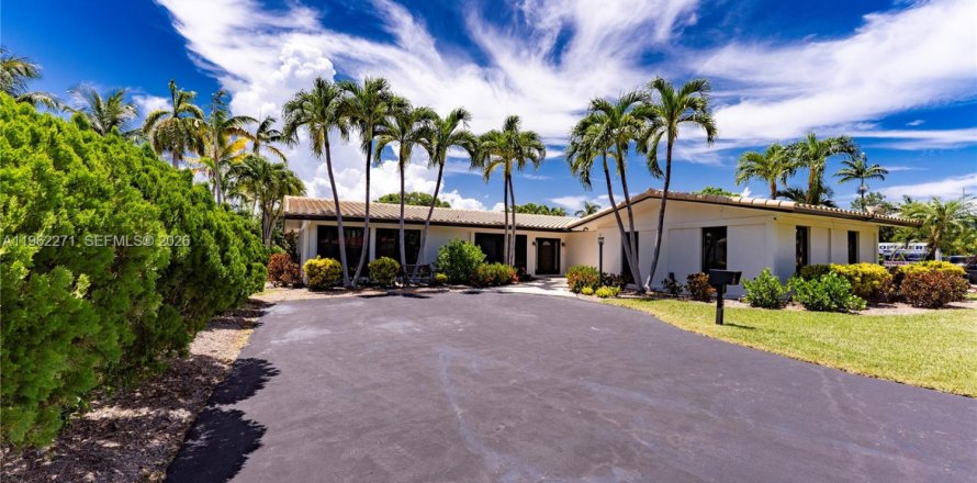 Дом в Халландейл-Бич, Флорида 3 спальни, 255.76м2 № 2025081