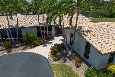 Снять в аренду виллу или дом в Халландейл-Бич, Флорида 3 спальни, 255.76м2, № 2025081 - фото 3