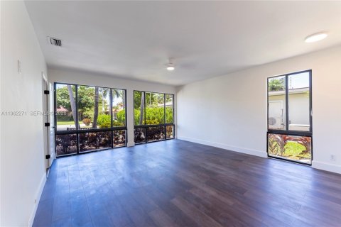 Снять в аренду виллу или дом в Халландейл-Бич, Флорида 3 спальни, 255.76м2, № 2025081 - фото 18