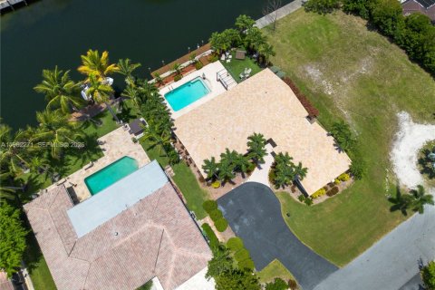 Снять в аренду виллу или дом в Халландейл-Бич, Флорида 3 спальни, 255.76м2, № 2025081 - фото 8