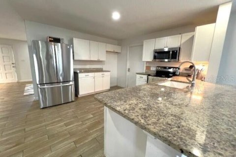 House in Lake Wales, Florida 2 bedrooms, 155.24 sq.m. № 1908155 - photo 6