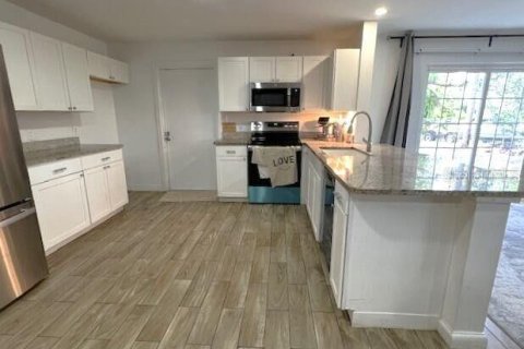 House in Lake Wales, Florida 2 bedrooms, 155.24 sq.m. № 1908155 - photo 5