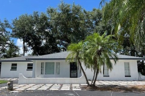 House in Lake Wales, Florida 2 bedrooms, 155.24 sq.m. № 1908155 - photo 1
