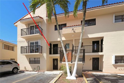 Touwnhouse à louer à Hialeah, Floride: 3 chambres, 121.61 m2 № 1938801 - photo 1