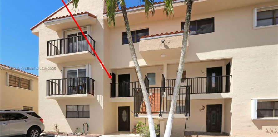 Touwnhouse à Hialeah, Floride 3 chambres, 121.61 m2 № 1938801