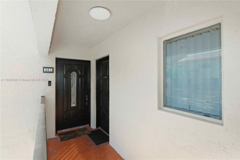 Touwnhouse à louer à Hialeah, Floride: 3 chambres, 121.61 m2 № 1938801 - photo 4