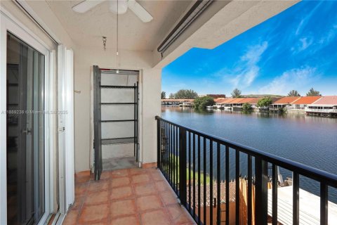 Touwnhouse à louer à Hialeah, Floride: 3 chambres, 121.61 m2 № 1938801 - photo 15