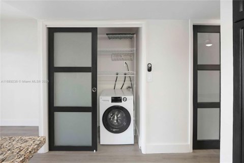 Touwnhouse à louer à Hialeah, Floride: 3 chambres, 121.61 m2 № 1938801 - photo 13