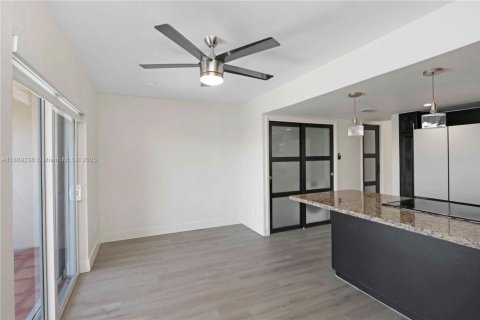 Touwnhouse à louer à Hialeah, Floride: 3 chambres, 121.61 m2 № 1938801 - photo 11