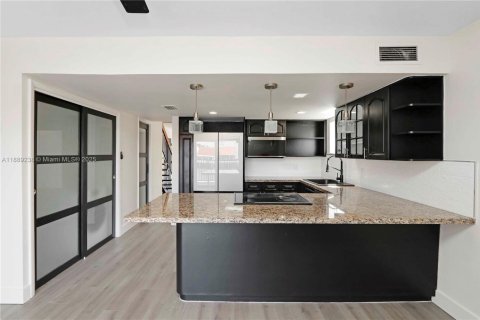 Touwnhouse à louer à Hialeah, Floride: 3 chambres, 121.61 m2 № 1938801 - photo 12