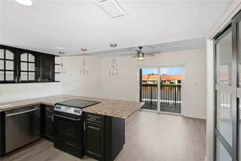 Touwnhouse à louer à Hialeah, Floride: 3 chambres, 121.61 m2 № 1938801 - photo 7