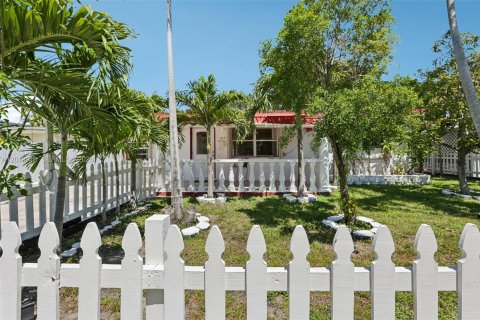 House in Hollywood, Florida 3 bedrooms, 101.45 sq.m. № 2076011