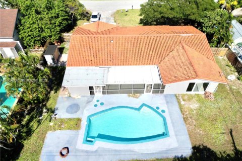 House in Pompano Beach, Florida 3 bedrooms, 151.24 sq.m. № 1982423 - photo 20