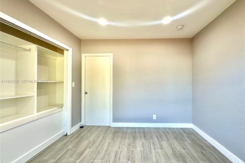 House in Pompano Beach, Florida 3 bedrooms, 151.24 sq.m. № 1982423 - photo 12