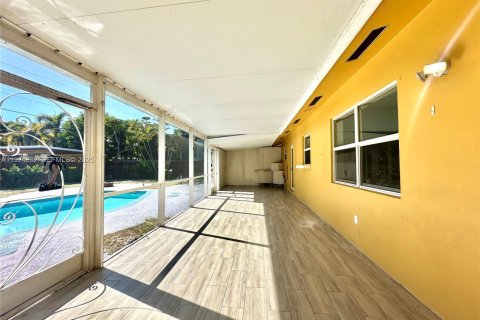 House in Pompano Beach, Florida 3 bedrooms, 151.24 sq.m. № 1982423 - photo 17
