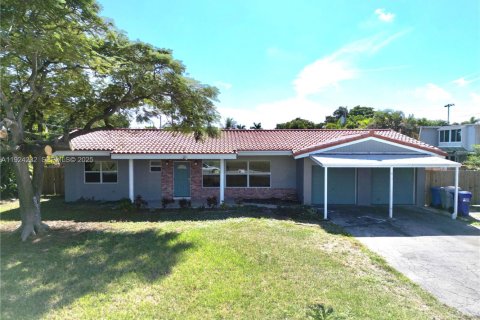 House in Pompano Beach, Florida 3 bedrooms, 151.24 sq.m. № 1982423 - photo 18