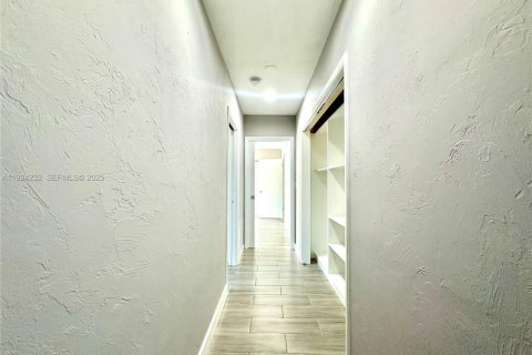 House in Pompano Beach, Florida 3 bedrooms, 151.24 sq.m. № 1982423 - photo 15