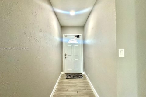 House in Pompano Beach, Florida 3 bedrooms, 151.24 sq.m. № 1982423 - photo 7