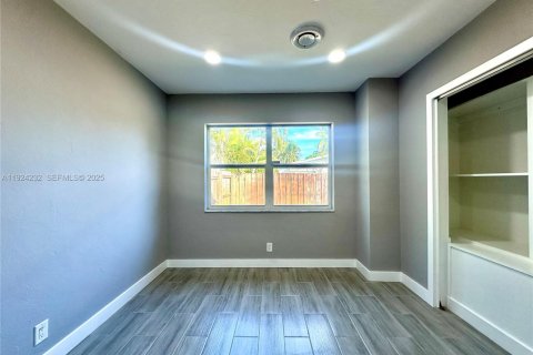 House in Pompano Beach, Florida 3 bedrooms, 151.24 sq.m. № 1982423 - photo 14