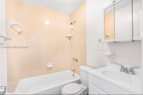 Купить виллу или дом в Майами-Гарденс, Флорида 3 спальни, 102.56м2, № 2153723 - фото 17